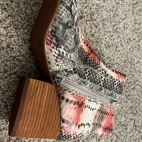 Kork-Ease Red and Black Ankle Booties with Snakeskin Texture - Picture 4 of 15